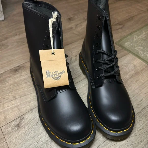 Dr. Martens 1460W Black Leather Lace-Up Boots size 6 Unisex. Brand New! - Picture 4 of 4